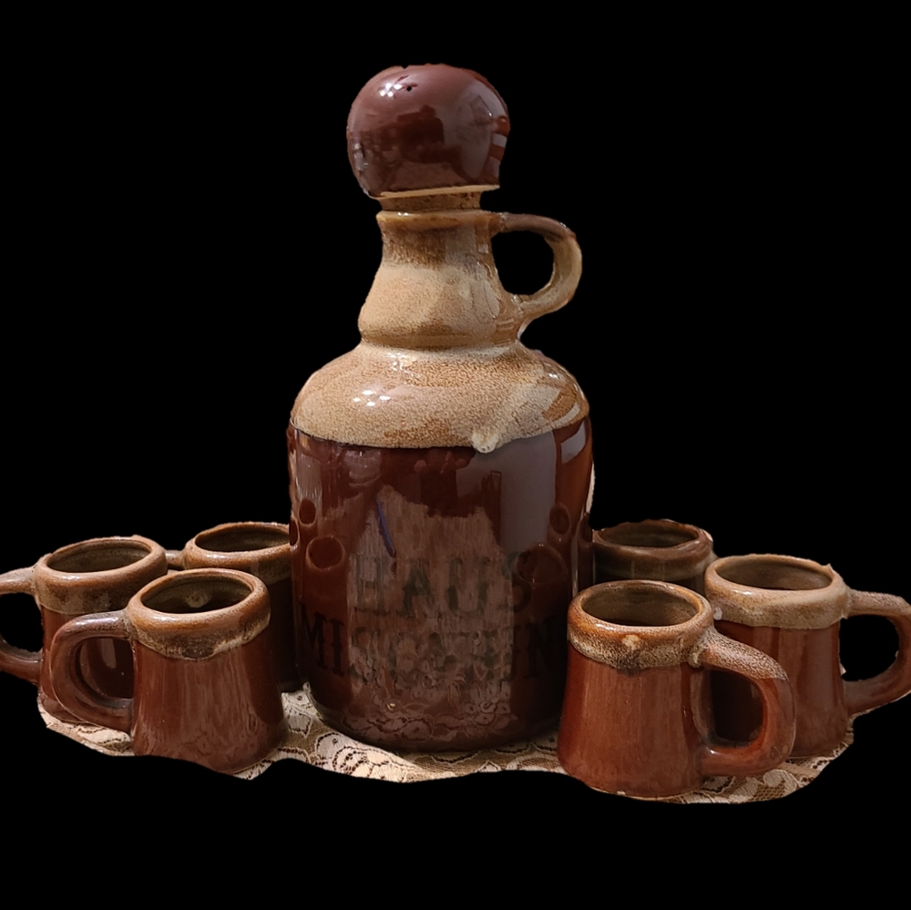 Jug w/ Six Mugs (Haus Mischung) House Mix